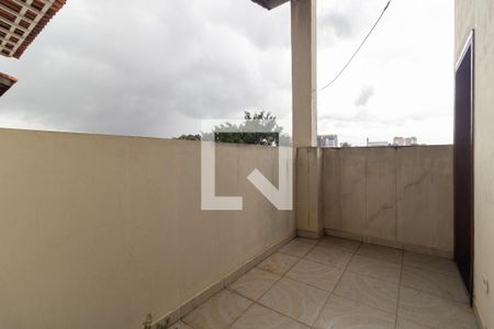 Casa à venda com 350m², 5 quartos e 6 vagas Casa à venda com 350m², 5 quartos e 6 vagasVaranda da Suíte da Edícula