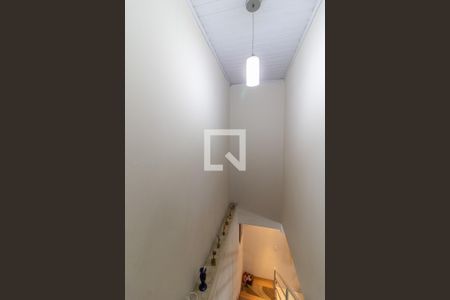 Casa à venda com 350m², 5 quartos e 6 vagas Casa à venda com 350m², 5 quartos e 6 vagasEscada