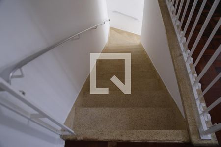 Casa para alugar com 178m², 3 quartos e 2 vagasEscada