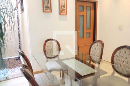 Casa à venda com 260m², 4 quartos e 4 vagasSala