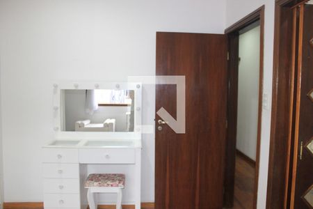 Casa à venda com 260m², 4 quartos e 4 vagasSuíte 2