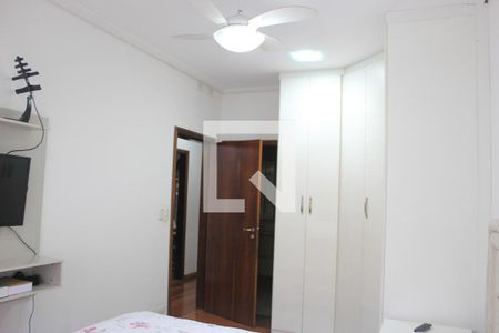 Casa à venda com 260m², 4 quartos e 4 vagasSuíte 1