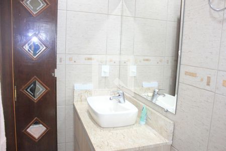 Casa à venda com 260m², 4 quartos e 4 vagasBanheiro da Suíte 2