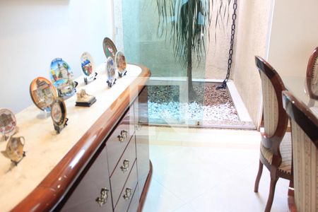 Casa à venda com 260m², 4 quartos e 4 vagasSala