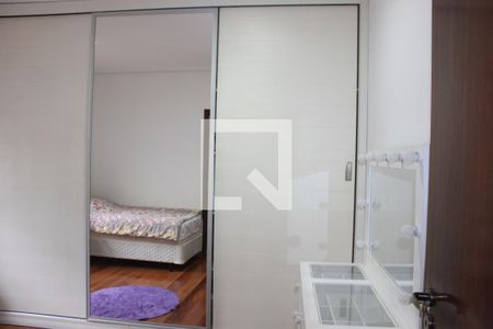 Casa à venda com 260m², 4 quartos e 4 vagasSuíte 2