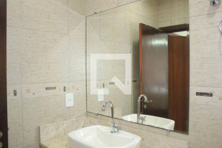 Casa à venda com 260m², 4 quartos e 4 vagasBanheiro da Suíte 1