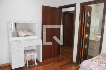 Casa à venda com 260m², 4 quartos e 4 vagasSuíte 2