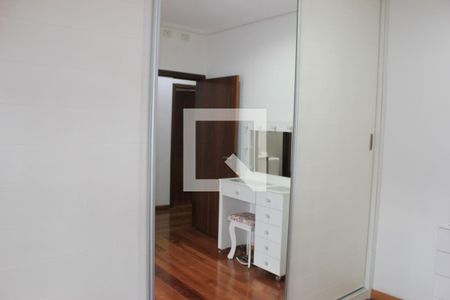 Casa à venda com 260m², 4 quartos e 4 vagasSuíte 2