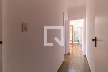Casa à venda com 200m², 3 quartos e 2 vagas Casa à venda com 200m², 3 quartos e 2 vagasCorredor