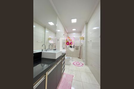 Casa à venda com 200m², 3 quartos e 2 vagasBanheiro 