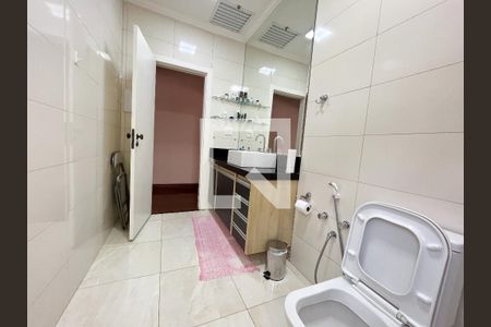 Casa à venda com 200m², 3 quartos e 2 vagasBanheiro 