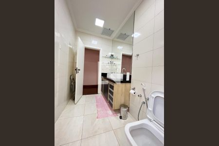 Casa à venda com 200m², 3 quartos e 2 vagasBanheiro 