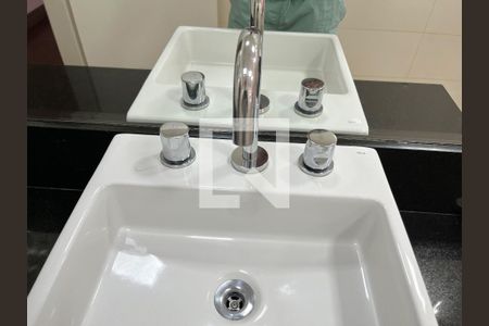 Casa à venda com 200m², 3 quartos e 2 vagasBanheiro 