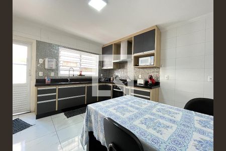 Casa à venda com 200m², 3 quartos e 2 vagasCozinha 