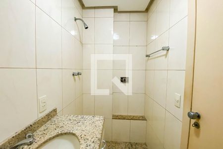 Apartamento à venda com 242m², 4 quartos e 2 vagas Apartamento à venda com 242m², 4 quartos e 2 vagasBanheiro da suíte 2