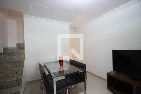 Sala de casa para alugar com 2 quartos, 75m² em Vila Taquari, São Paulo