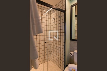 Banheiro de kitnet/studio para alugar com 1 quarto, 26m² em Cerqueira César, São Paulo