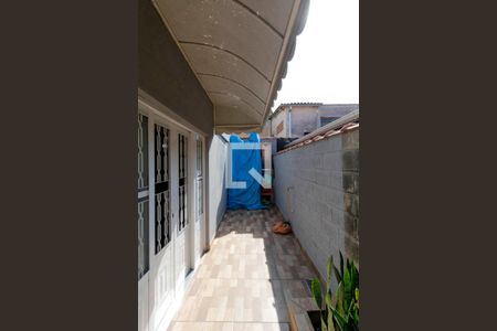 Casa à venda com 214m², 3 quartos e 2 vagas Casa à venda com 214m², 3 quartos e 2 vagasCorredor