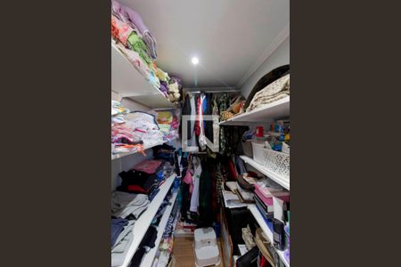 Casa à venda com 214m², 3 quartos e 2 vagas Casa à venda com 214m², 3 quartos e 2 vagasCloset Quarto 2