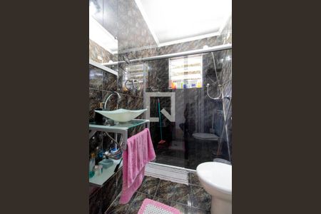 Casa à venda com 214m², 3 quartos e 2 vagas Casa à venda com 214m², 3 quartos e 2 vagasBanheiro 2