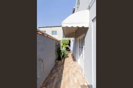 Casa à venda com 214m², 3 quartos e 2 vagas Casa à venda com 214m², 3 quartos e 2 vagasCorredor