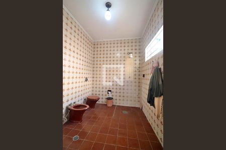 Casa à venda com 180m², 3 quartos e 8 vagasBanheiro 1