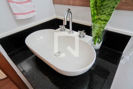 Casa à venda com 104m², 2 quartos e 2 vagas Casa à venda com 104m², 2 quartos e 2 vagasBanheiro