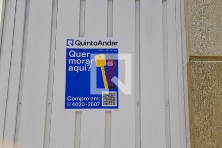 Casa à venda com 104m², 2 quartos e 2 vagas Casa à venda com 104m², 2 quartos e 2 vagasFachada