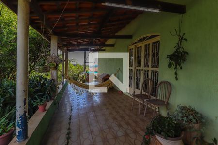 Casa à venda com 180m², 2 quartos e 1 vaga Casa à venda com 180m², 2 quartos e 1 vagaVaranda