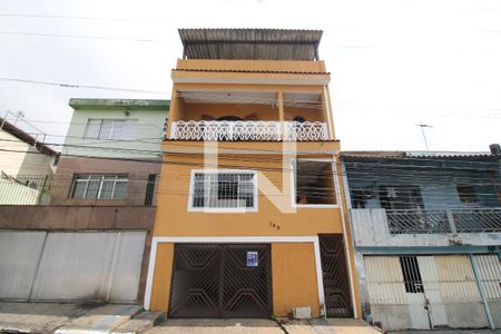 Casa à venda com 130m², 4 quartos e 1 vagaFachada