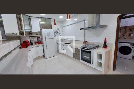 Apartamento à venda com 120m², 3 quartos e 2 vagas Apartamento à venda com 120m², 3 quartos e 2 vagasCozinha