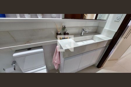 Apartamento à venda com 120m², 3 quartos e 2 vagas Apartamento à venda com 120m², 3 quartos e 2 vagasBanheiro Suite