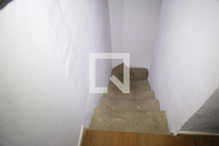 Casa à venda com 200m², 6 quartos e 2 vagasEscada-Quarto