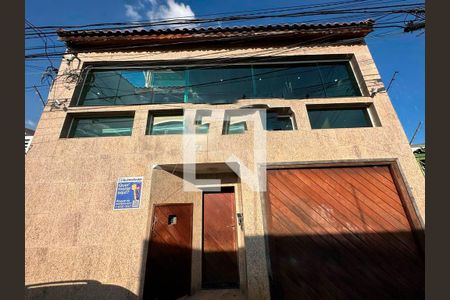 Casa à venda com 400m², 4 quartos e 4 vagas Casa à venda com 400m², 4 quartos e 4 vagasFachada da Casa