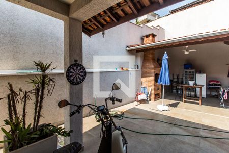 Casa de condomínio à venda com 220m², 4 quartos e 2 vagasQuintal