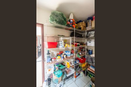 Casa de condomínio à venda com 220m², 4 quartos e 2 vagasDespensa