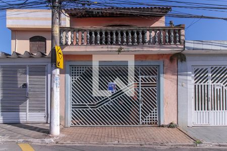 Casa à venda com 150m², 3 quartos e 2 vagas Casa à venda com 150m², 3 quartos e 2 vagasFachada