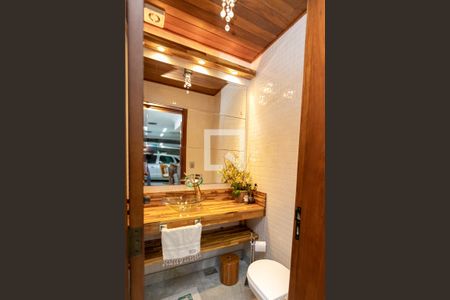 Casa à venda com 350m², 3 quartos e 6 vagasSalão de Festas  - Banheiro