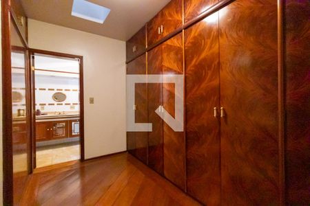 Casa à venda com 1008m², 5 quartos e 5 vagas Casa à venda com 1008m², 5 quartos e 5 vagasQuarto da suíte 1