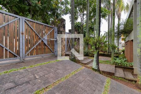 Casa à venda com 1008m², 5 quartos e 5 vagas Casa à venda com 1008m², 5 quartos e 5 vagasVagas de garagem e jardim