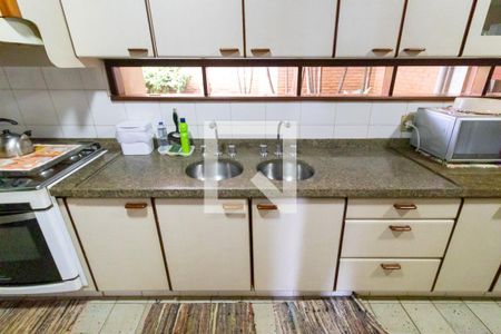 Casa à venda com 1008m², 5 quartos e 5 vagas Casa à venda com 1008m², 5 quartos e 5 vagasCozinha