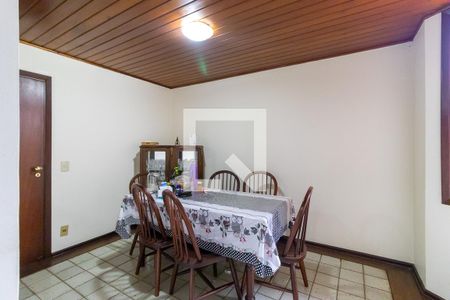 Casa à venda com 1008m², 5 quartos e 5 vagas Casa à venda com 1008m², 5 quartos e 5 vagasSala de almoço