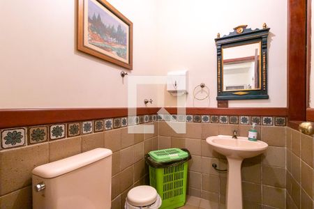 Casa à venda com 1008m², 5 quartos e 5 vagas Casa à venda com 1008m², 5 quartos e 5 vagasLavabo do escritório