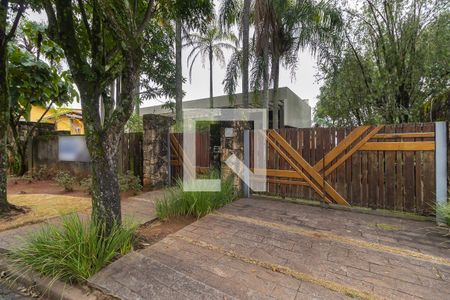 Casa à venda com 1008m², 5 quartos e 5 vagas Casa à venda com 1008m², 5 quartos e 5 vagasFachada