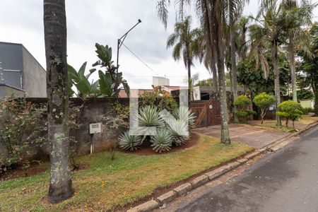 Casa à venda com 1008m², 5 quartos e 5 vagas Casa à venda com 1008m², 5 quartos e 5 vagasFachada