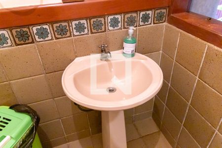 Casa à venda com 1008m², 5 quartos e 5 vagas Casa à venda com 1008m², 5 quartos e 5 vagasLavabo do escritório