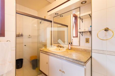 Casa à venda com 1008m², 5 quartos e 5 vagas Casa à venda com 1008m², 5 quartos e 5 vagasBanheiro da suíte 3