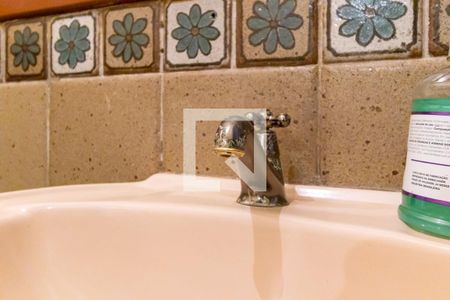 Casa à venda com 1008m², 5 quartos e 5 vagas Casa à venda com 1008m², 5 quartos e 5 vagasLavabo do escritório