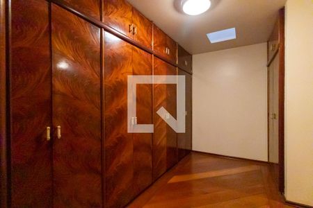 Casa à venda com 1008m², 5 quartos e 5 vagas Casa à venda com 1008m², 5 quartos e 5 vagasQuarto da suíte 1