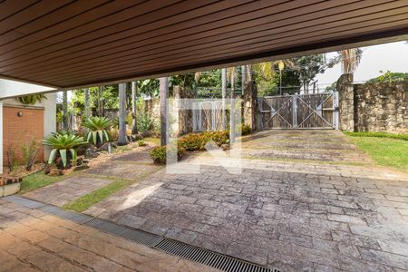 Casa à venda com 1008m², 5 quartos e 5 vagas Casa à venda com 1008m², 5 quartos e 5 vagasVagas de garagem